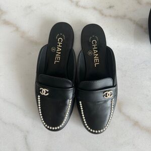Chanel 20P Black Lambskin Pearl CC Backless Slide Mule Loafer Flat 35 (Size 5)